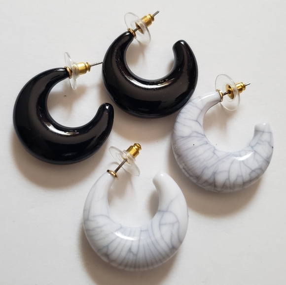 10 Pairs of Joan Rivers Lucite Hoop Earrings - Picture 12 of 16